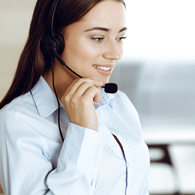 Brunette,Female,Customer,Service,Representative,In,A,Headset,Is,Consulting