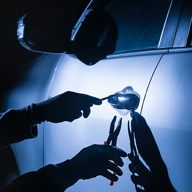 Car,Thief,Using,A,Tool,To,Break,Into,A,Car